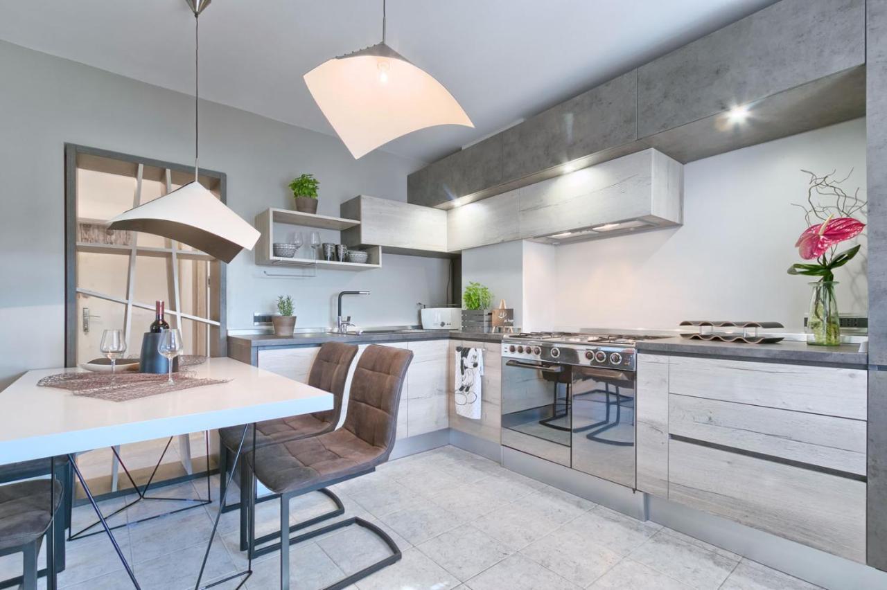 Modern Oasis Apartment PUY 외부 사진